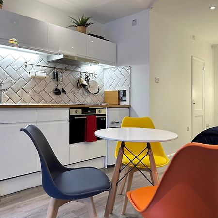 Kensington Studio Hosted By Airoperate Near Notting Hill - 1 Double Bed , 1 Sofa Bed, Ground Floor Apartment Via Private Entrance Londres Extérieur photo